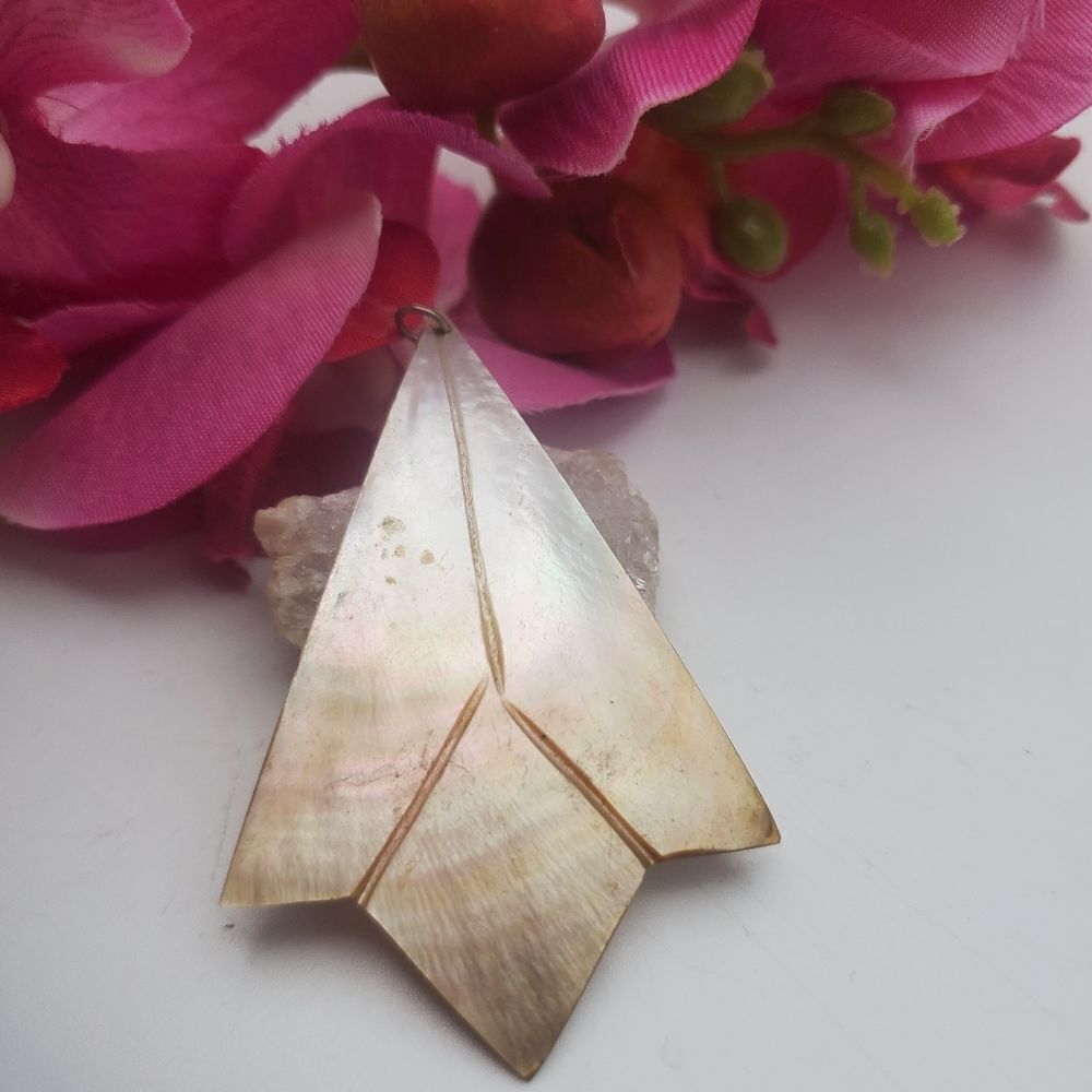 Mother of pearl pendulum bell‎ necklace pendant